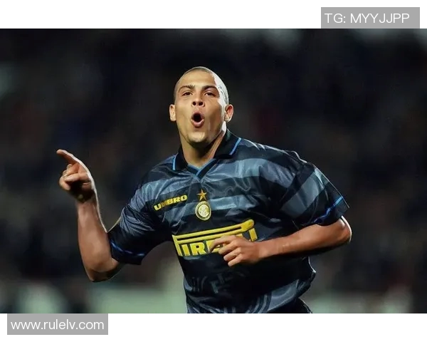 足球场上英勇倒下的球星们：他们的离世与赛场的永恒传奇